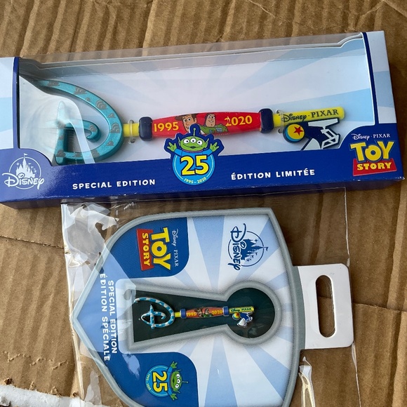 Disney toy story key / pin - Picture 1 of 2